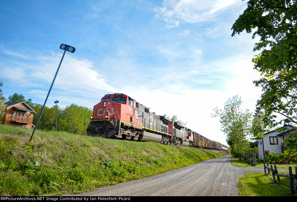 2717 leads CN 402 near Rocher Blanc